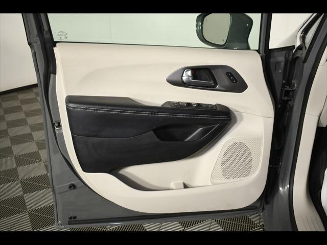 used 2022 Chrysler Pacifica car, priced at $32,867