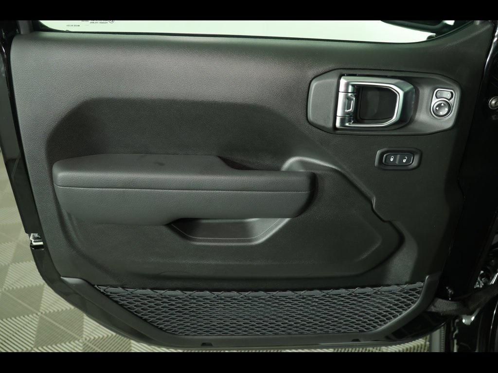 new 2025 Jeep Gladiator car, priced at $46,399