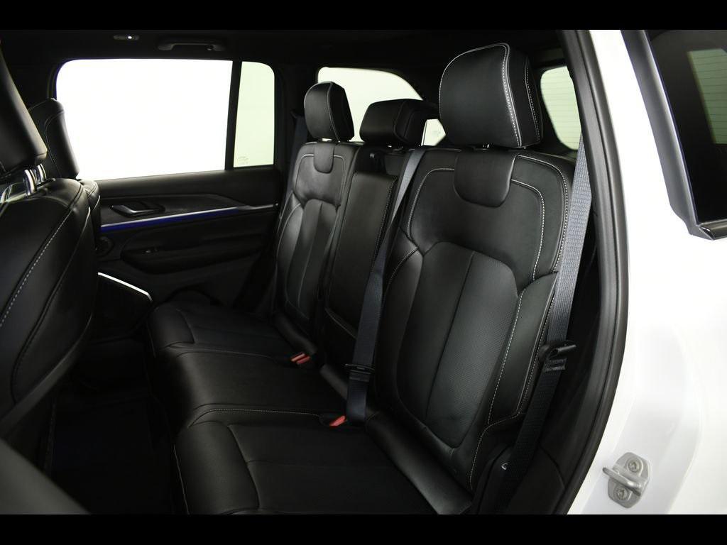 new 2025 Jeep Grand Cherokee car, priced at $52,999