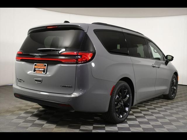 new 2025 Chrysler Pacifica car, priced at $47,260