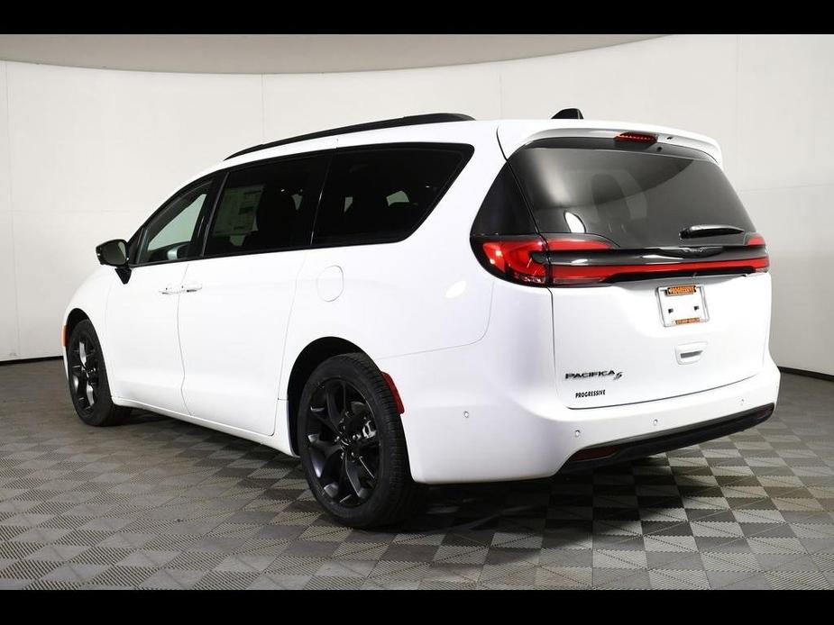 new 2024 Chrysler Pacifica car, priced at $42,919