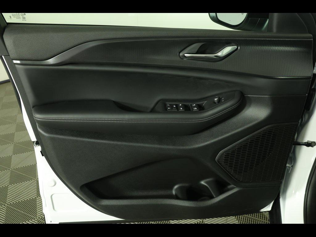 new 2025 Jeep Grand Cherokee car, priced at $30,999