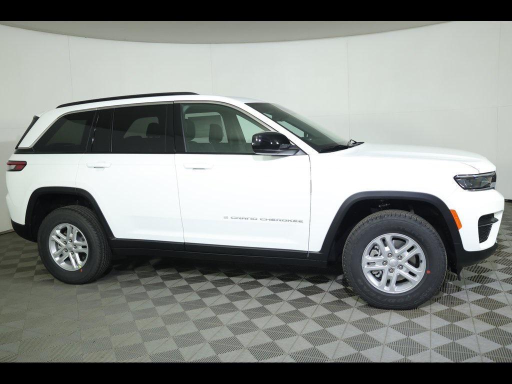 new 2025 Jeep Grand Cherokee car, priced at $30,999