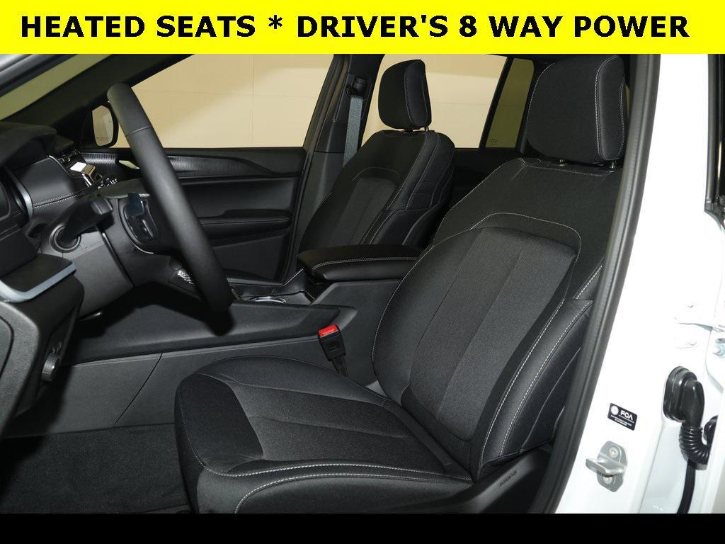 new 2025 Jeep Grand Cherokee car, priced at $30,999