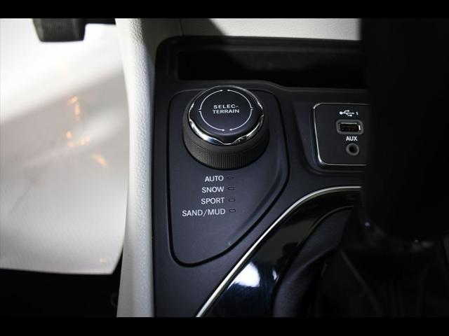 used 2021 Jeep Cherokee car, priced at $25,399