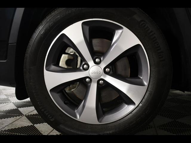 used 2021 Jeep Cherokee car, priced at $25,399
