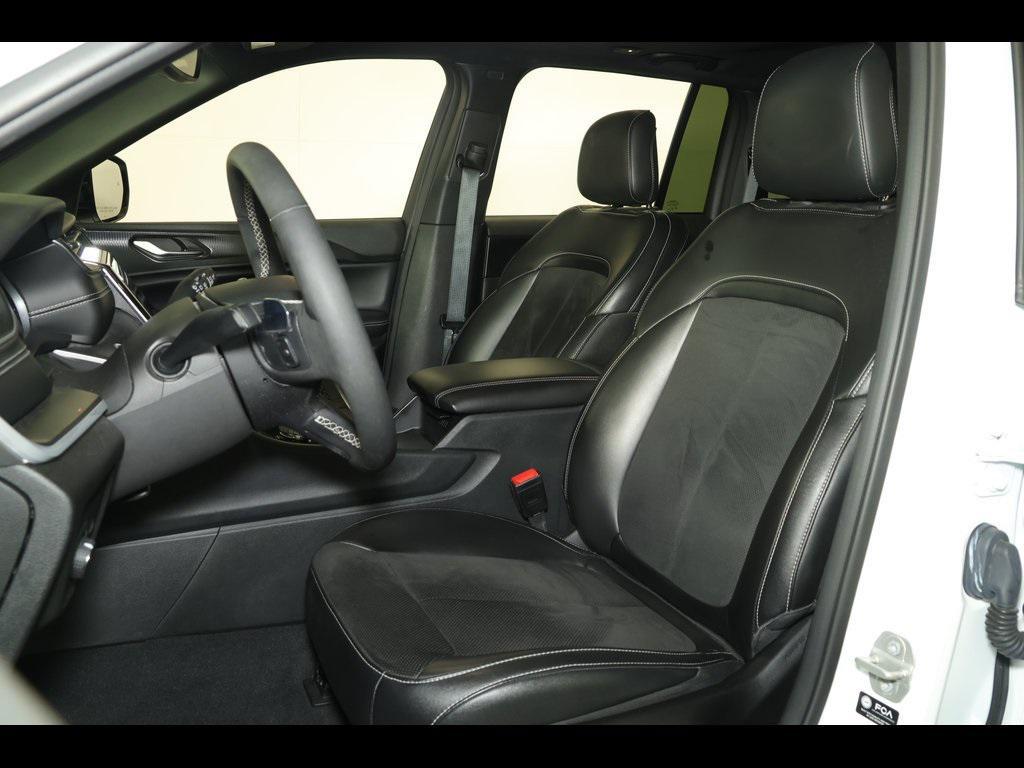 used 2023 Jeep Grand Cherokee car, priced at $31,405