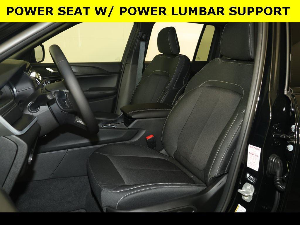 new 2025 Jeep Grand Cherokee car, priced at $40,864
