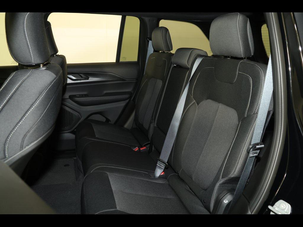 new 2025 Jeep Grand Cherokee car, priced at $40,864