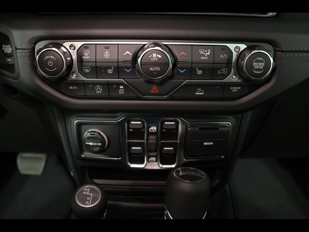 new 2025 Jeep Gladiator car, priced at $45,980