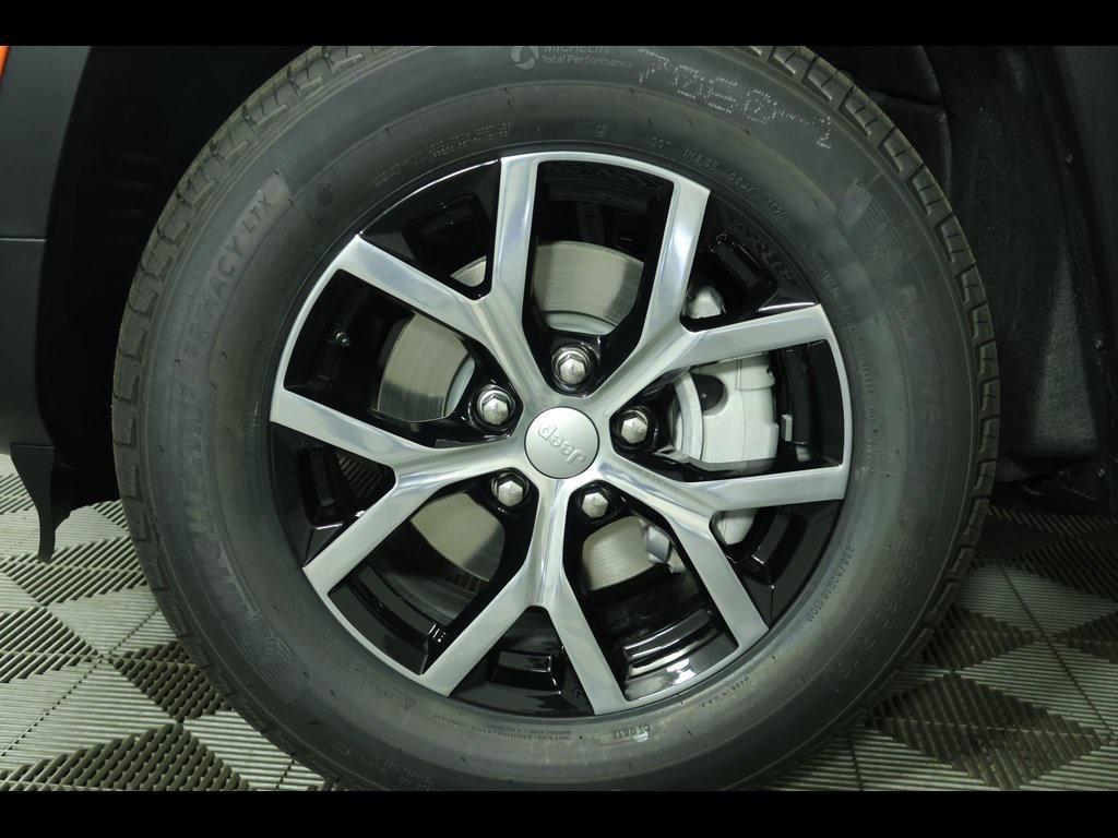 new 2025 Jeep Grand Cherokee car, priced at $44,415