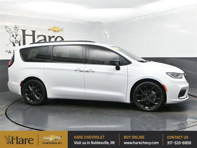 used 2024 Chrysler Pacifica car, priced at $43,778