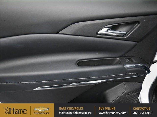 used 2025 Chevrolet Traverse car, priced at $33,971