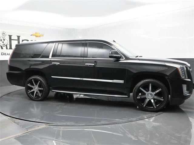 used 2019 Cadillac Escalade ESV car, priced at $33,971