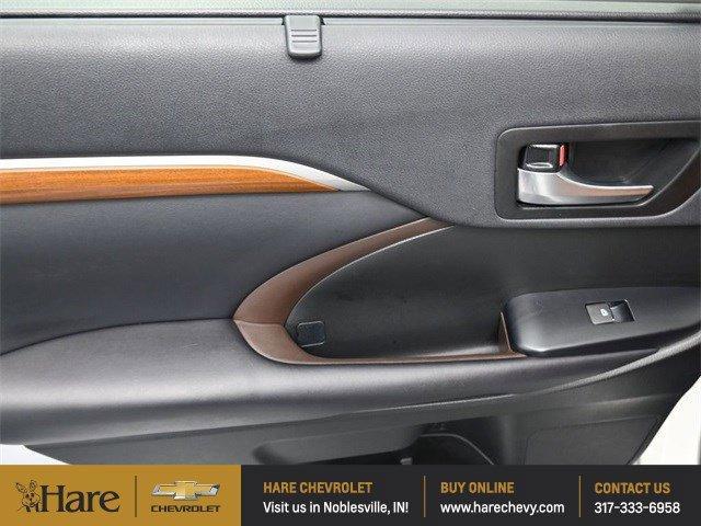 used 2019 Toyota Highlander car, priced at $30,971