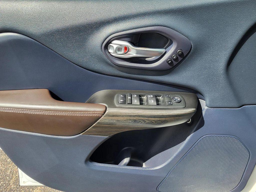 used 2014 Jeep Cherokee car, priced at $11,397