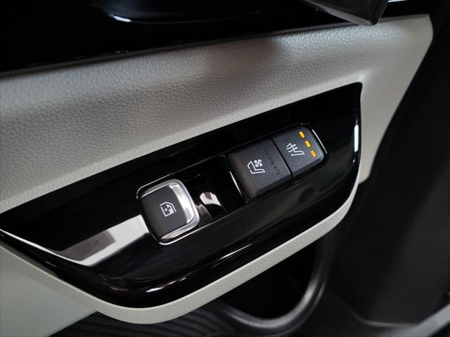 used 2024 Kia Carnival car, priced at $42,097