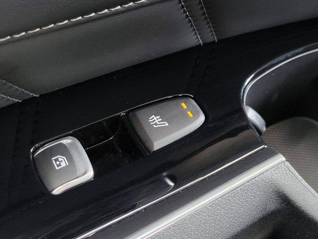used 2023 Kia Sorento car, priced at $37,298