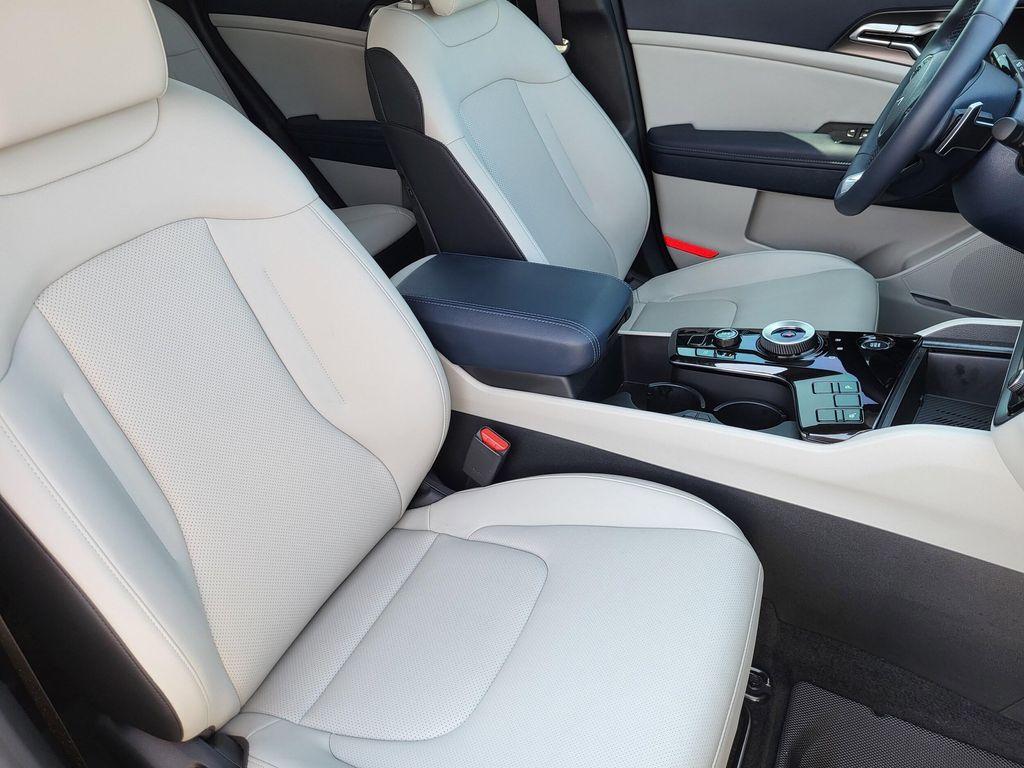 used 2024 Kia Sportage Hybrid car, priced at $31,298