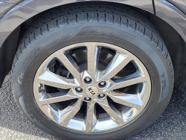 used 2016 Kia Sorento car, priced at $16,597
