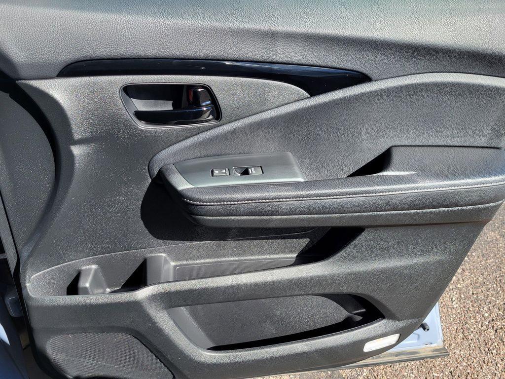 used 2022 Honda Passport car, priced at $36,098