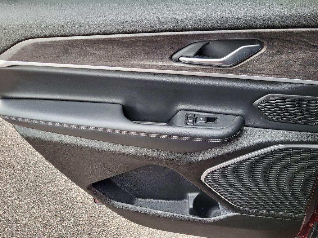 used 2022 Jeep Grand Cherokee L car, priced at $28,397