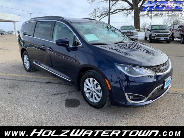 used 2017 Chrysler Pacifica car