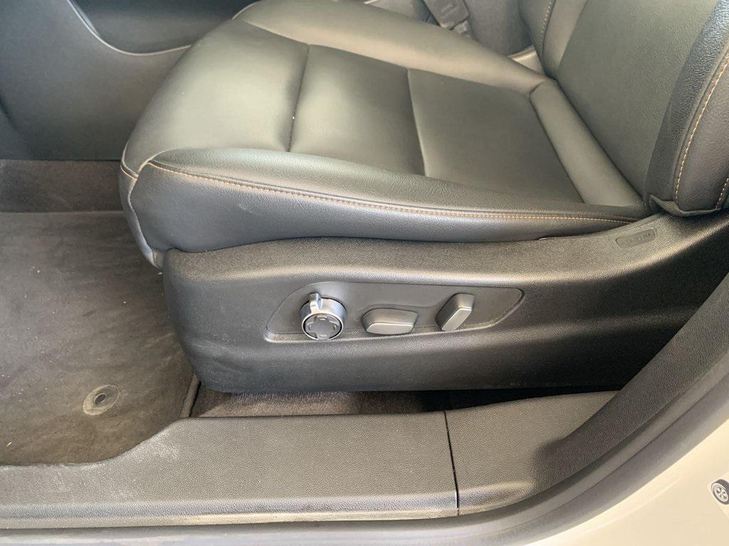 used 2023 Cadillac XT4 car, priced at $29,999