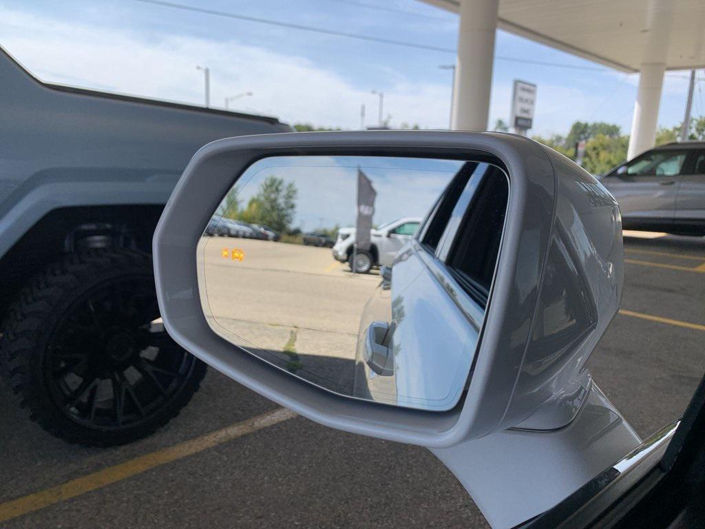 used 2023 Cadillac XT4 car, priced at $29,999