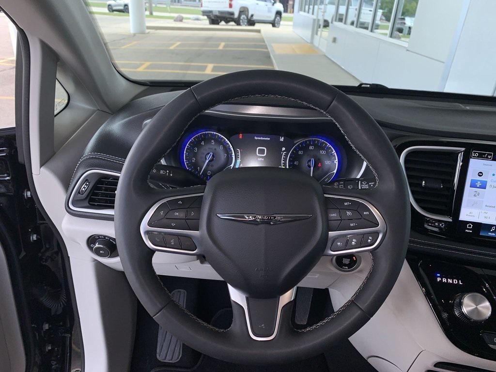 used 2024 Chrysler Pacifica car, priced at $41,317