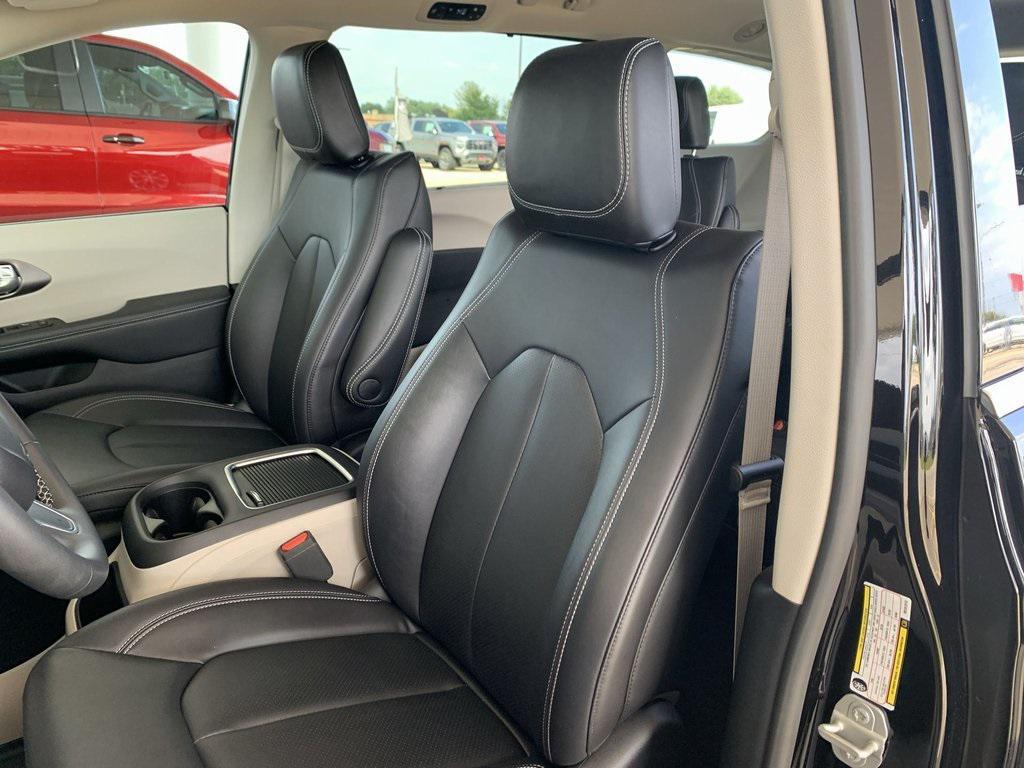 used 2024 Chrysler Pacifica car, priced at $41,317