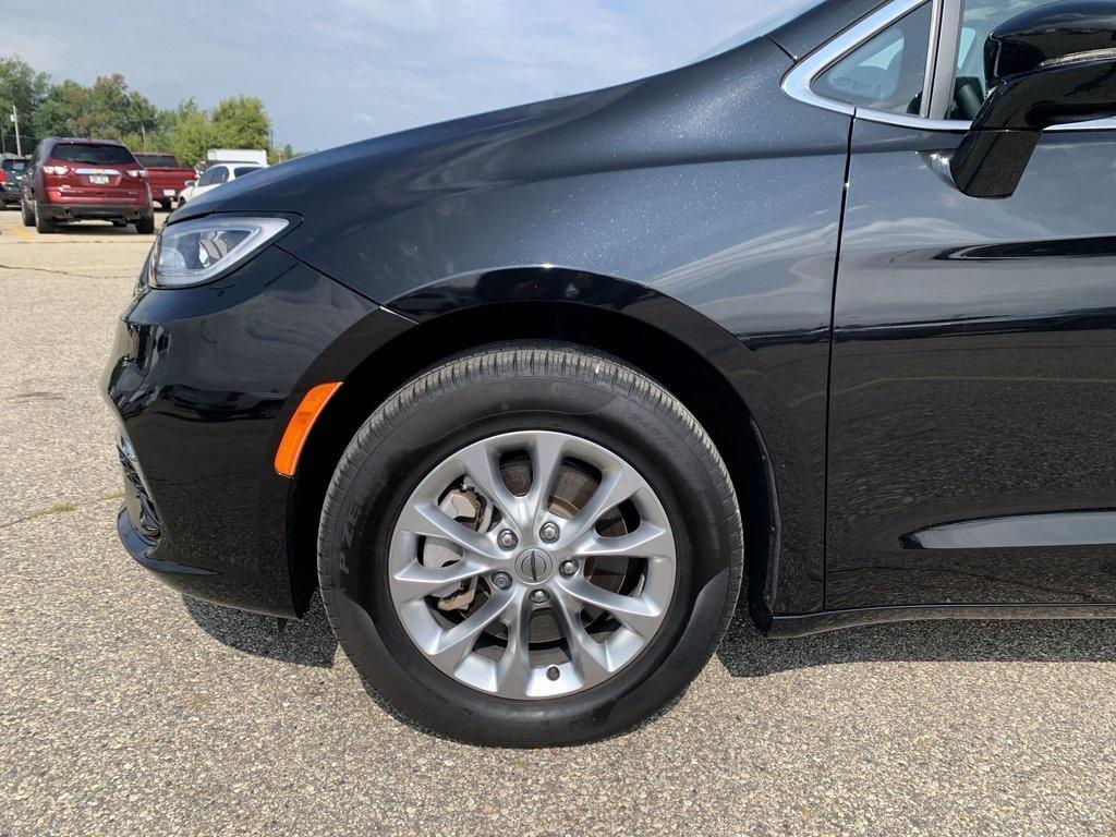 used 2024 Chrysler Pacifica car, priced at $41,317