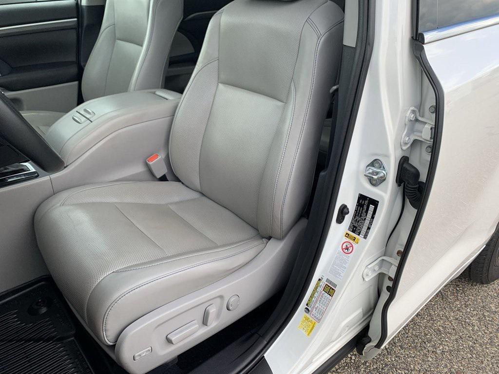 used 2019 Toyota Highlander car, priced at $22,782