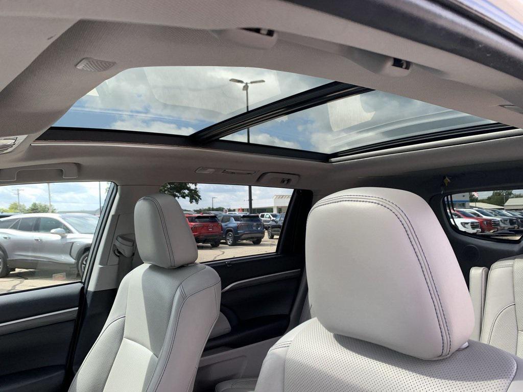 used 2019 Toyota Highlander car, priced at $22,782