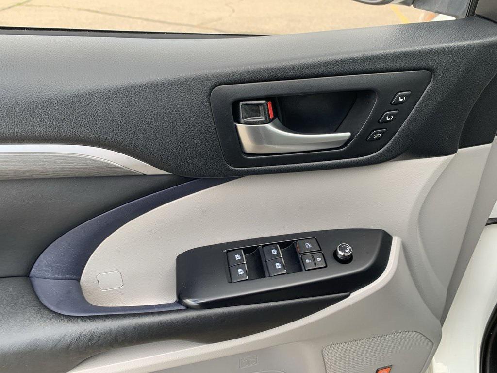 used 2019 Toyota Highlander car, priced at $22,782