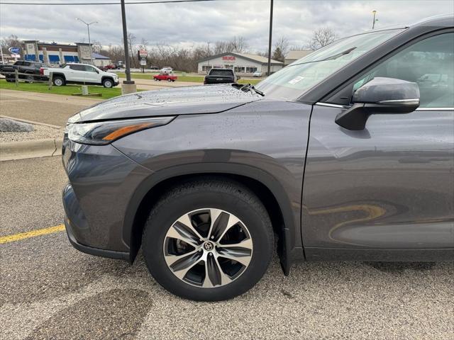 used 2021 Toyota Highlander car, priced at $36,214