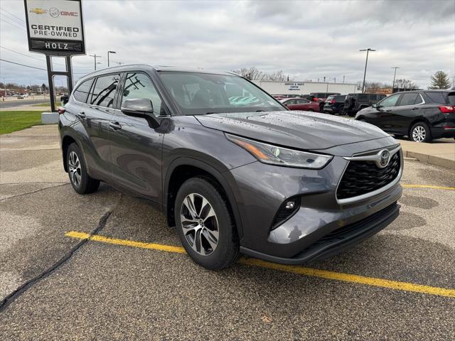 used 2021 Toyota Highlander car, priced at $36,214