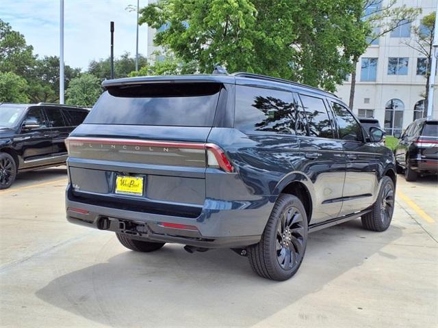 new 2025 Lincoln Navigator car, priced at $109,305