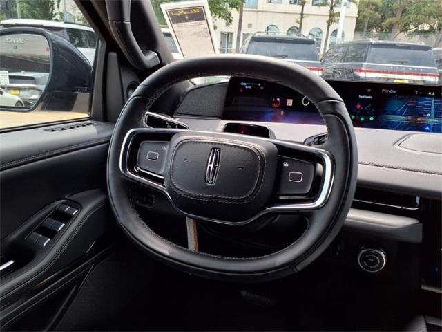 new 2025 Lincoln Navigator car, priced at $109,305