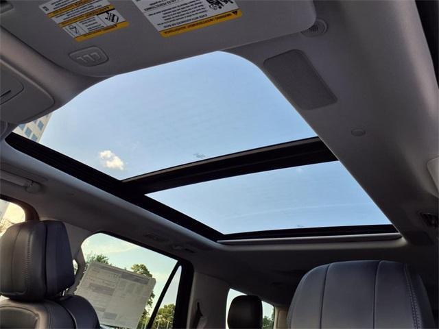 new 2025 Lincoln Navigator car, priced at $103,185