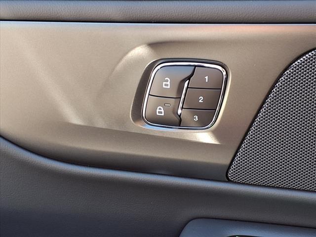 new 2025 Lincoln Nautilus car, priced at $51,936