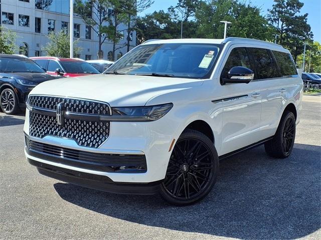 new 2025 Lincoln Navigator car, priced at $106,685