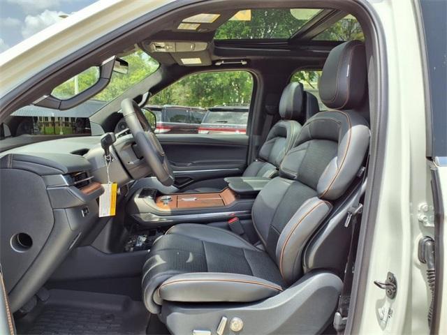 new 2025 Lincoln Navigator car, priced at $119,485