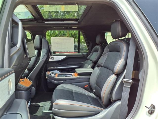 new 2025 Lincoln Navigator car, priced at $119,485