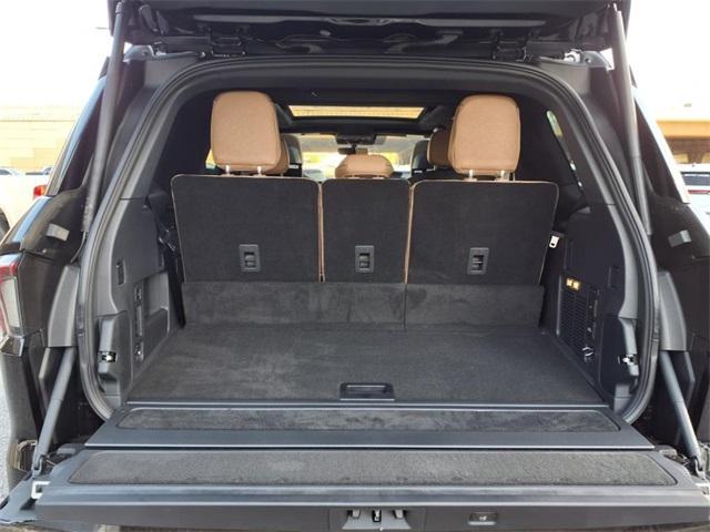 new 2025 Lincoln Navigator car, priced at $118,735
