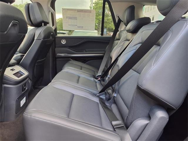new 2025 Lincoln Navigator car, priced at $103,185