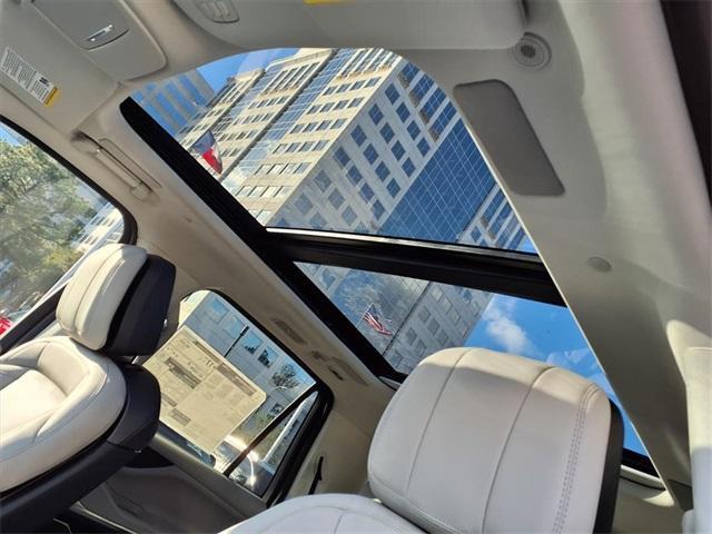 new 2025 Lincoln Navigator L car, priced at $103,032