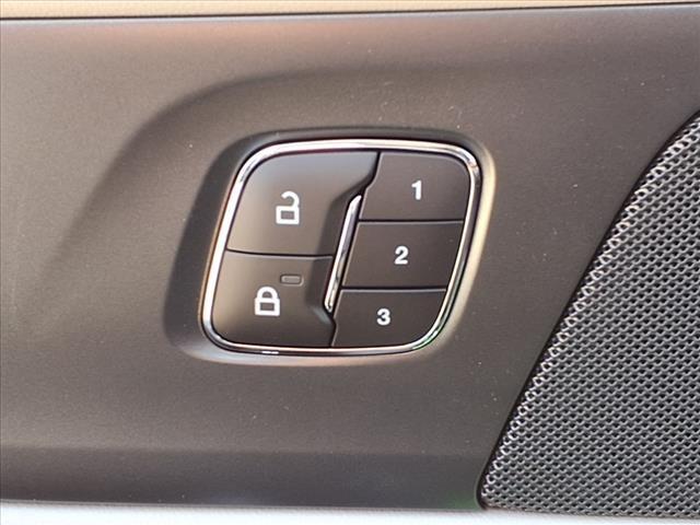 new 2025 Lincoln Nautilus car, priced at $52,593