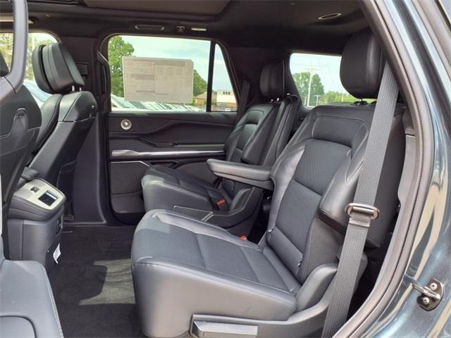 new 2025 Lincoln Navigator car, priced at $107,300