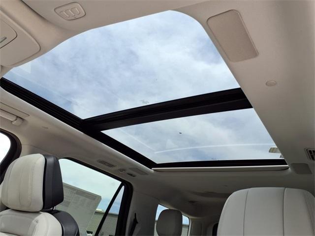 new 2025 Lincoln Navigator car, priced at $102,985